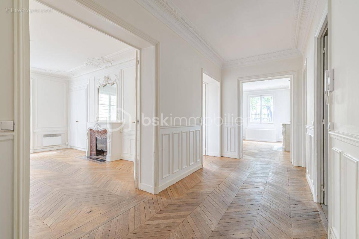 Appartement à PARIS-16E