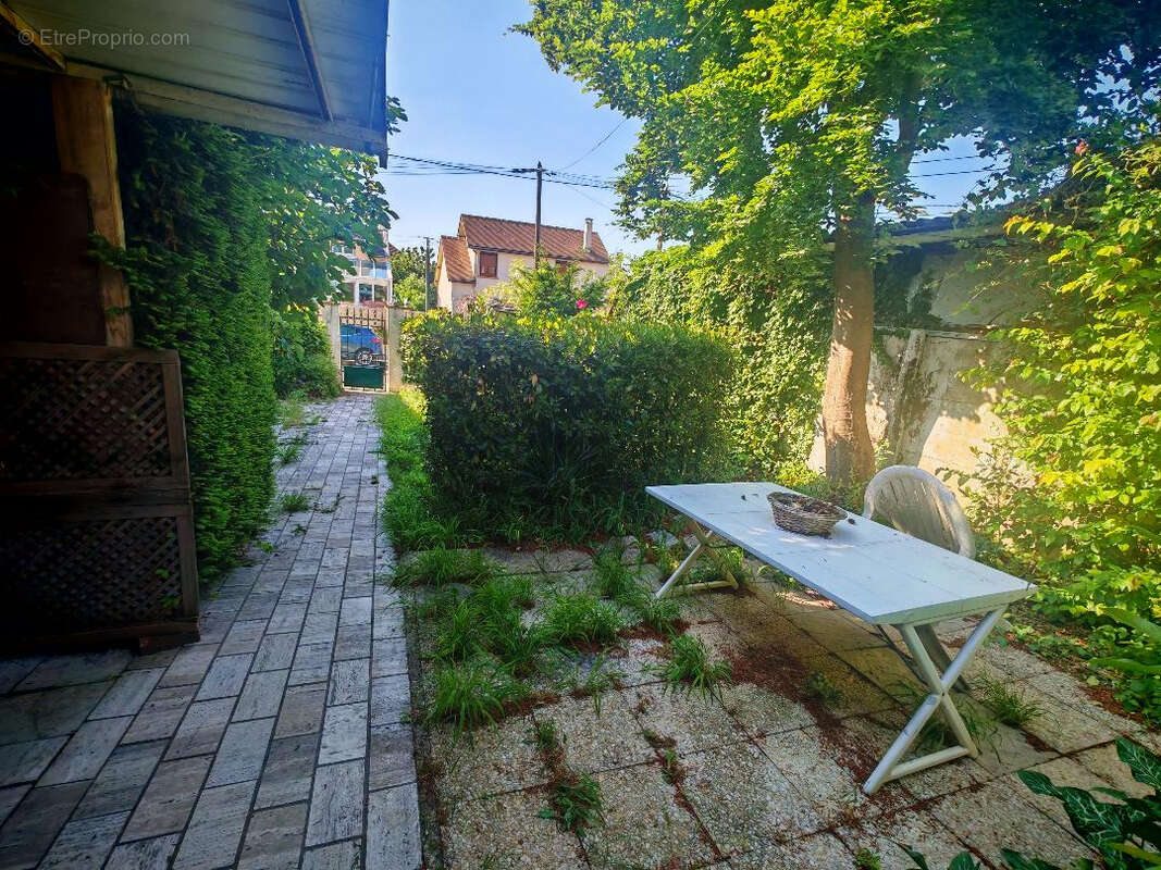 Maison à SARTROUVILLE