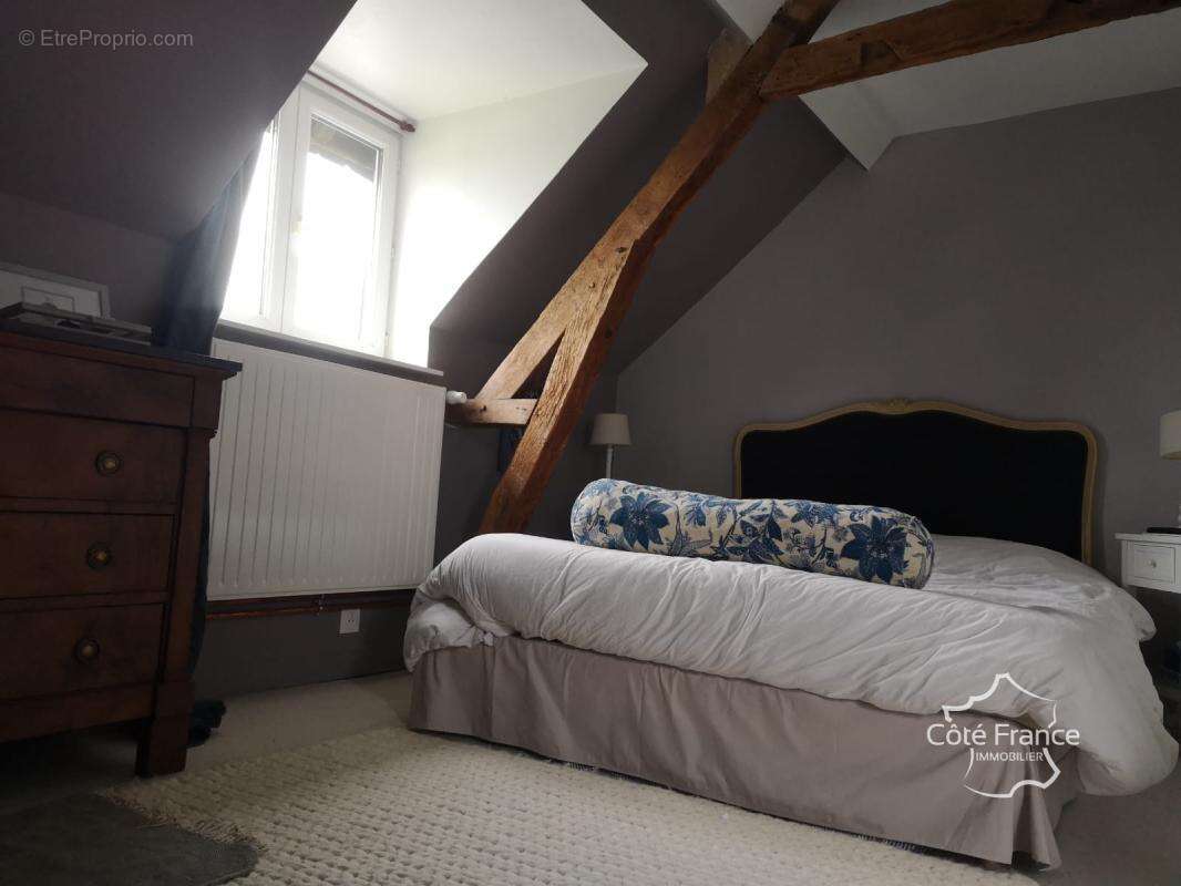 Maison à LA NEUVILLE-LES-DORENGT