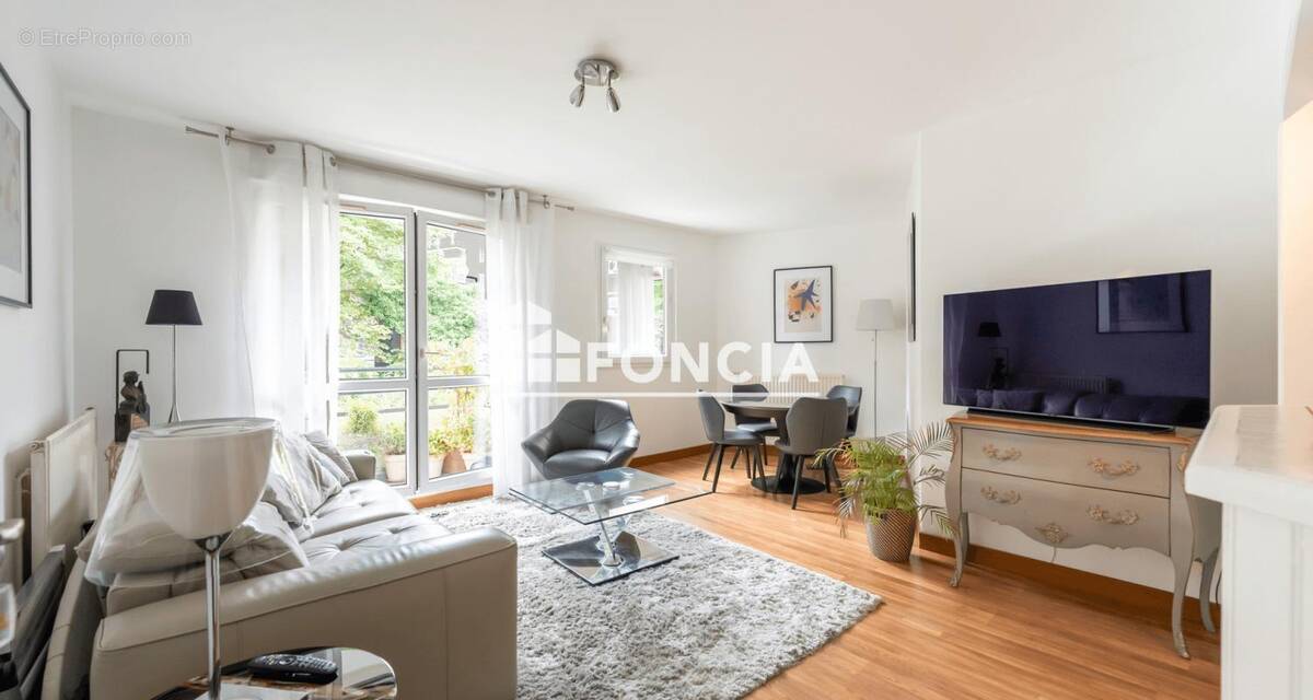 Appartement à FRESNES