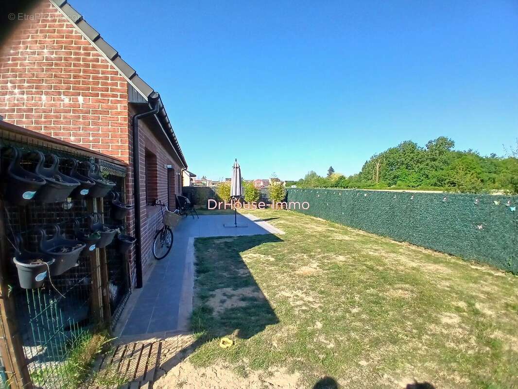 Maison à NEUF-BERQUIN