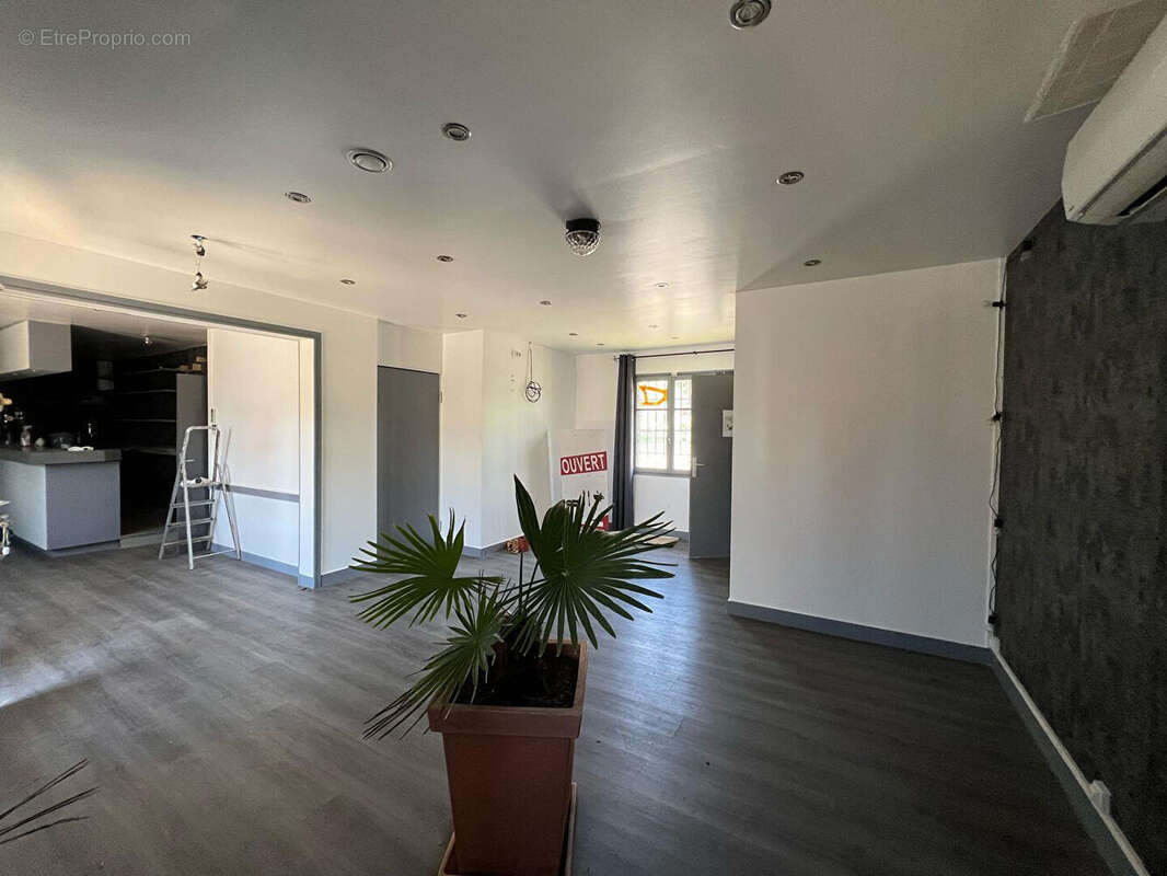 Maison à VARENNES-VAUZELLES