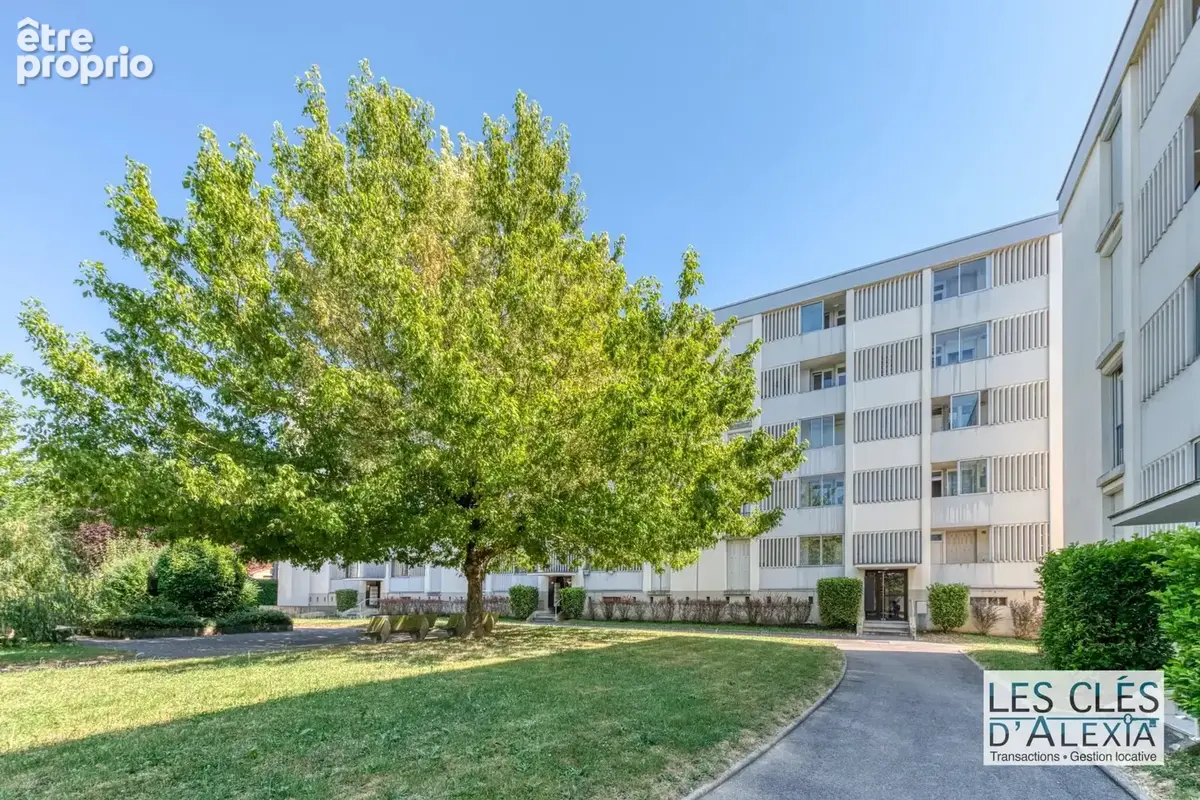T4 traversant quartier PASTEUR, 75,83 m² / Loggia fermée / Balcon / Parking collectif - photo 15