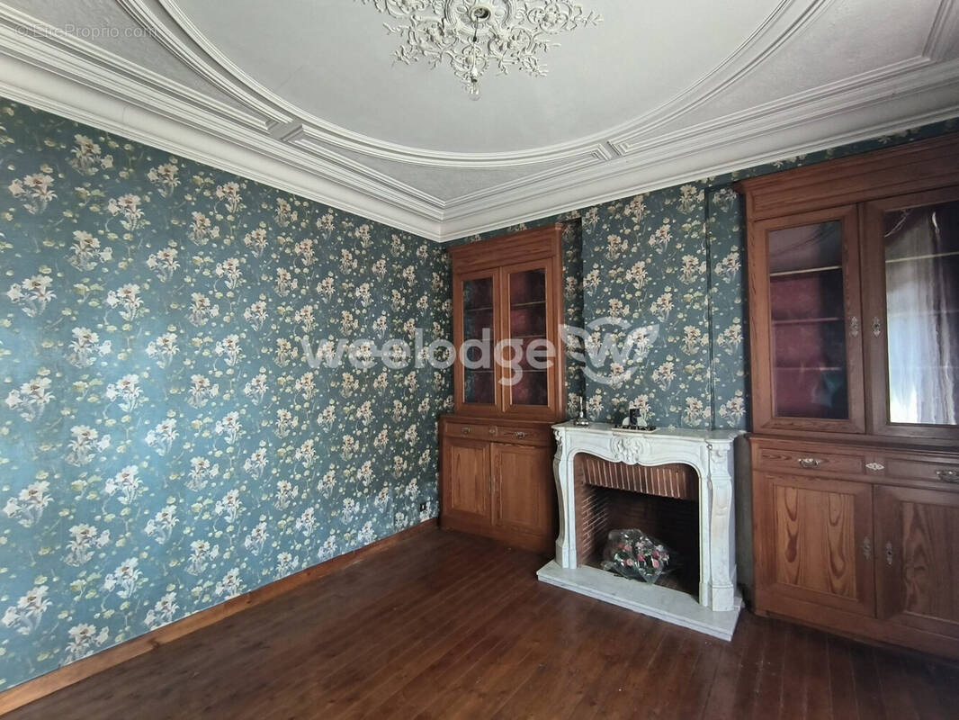 Maison à SAINT-REMY-CHAUSSEE