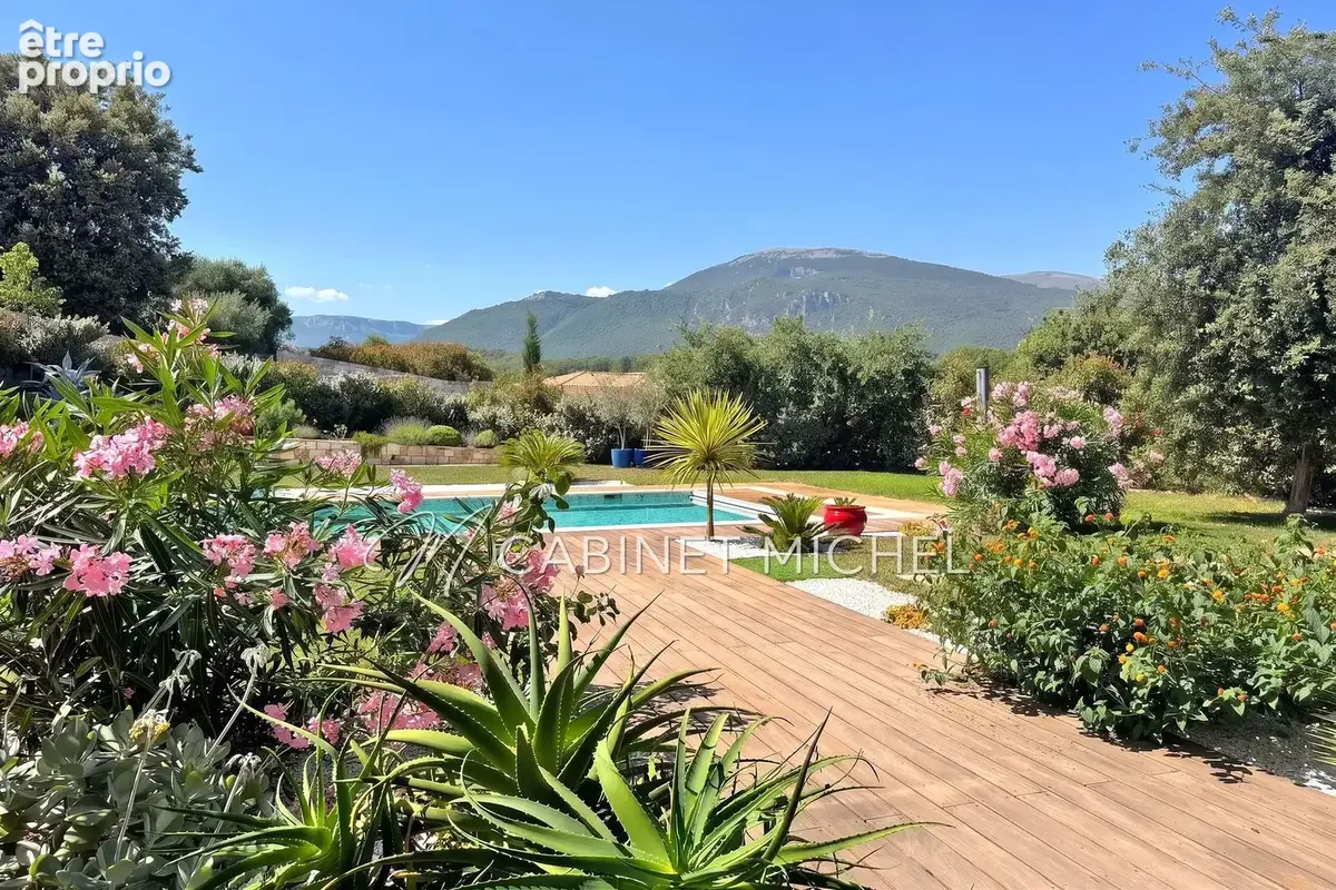 Maison 322 m² à Roquefort-Les-Pins  - photo 2