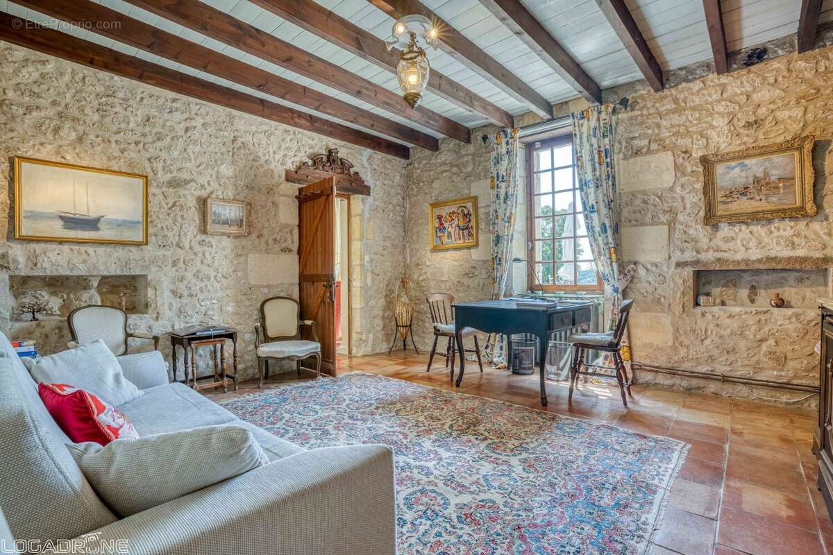 Superbe domaine de campagne avec trois habitations, piscine et court de tennis à seulement vingt minutes de Saint-Émilion - photo 12