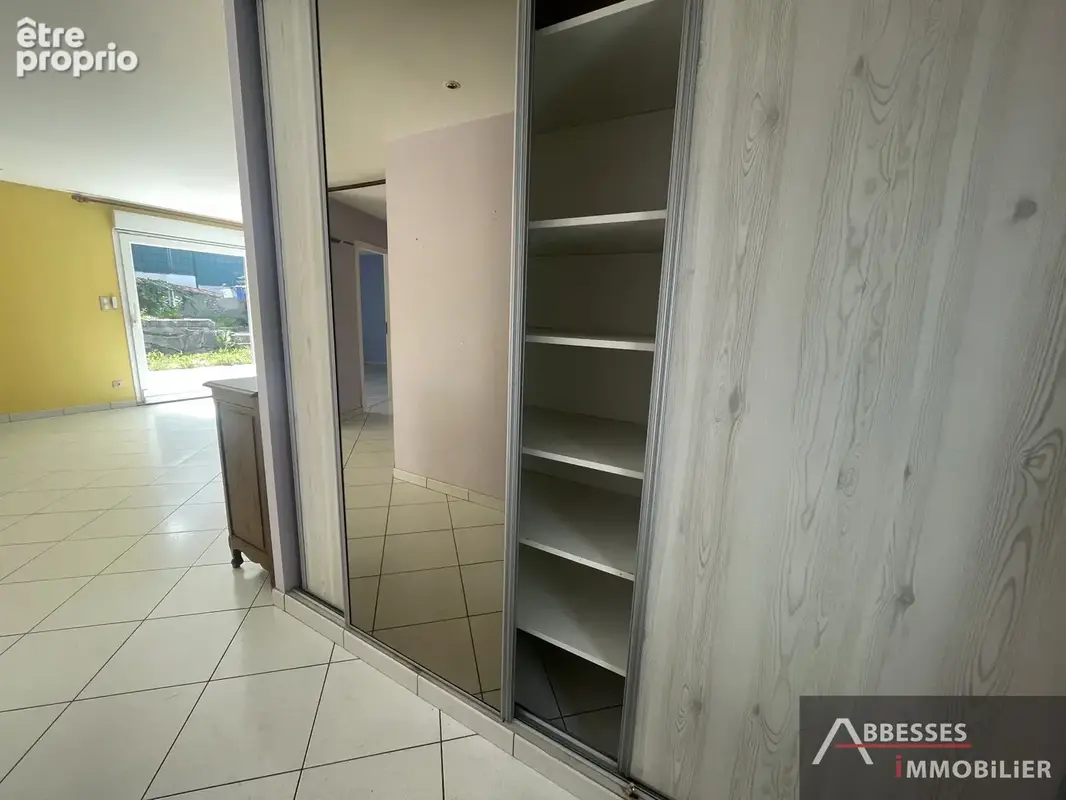 EN EXCLUSIVITÉ : SAINT NABORD - Pavillon de plain pied avec terrasse et garage - photo 13