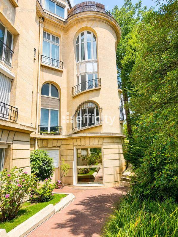 Commerce à NEUILLY-SUR-SEINE