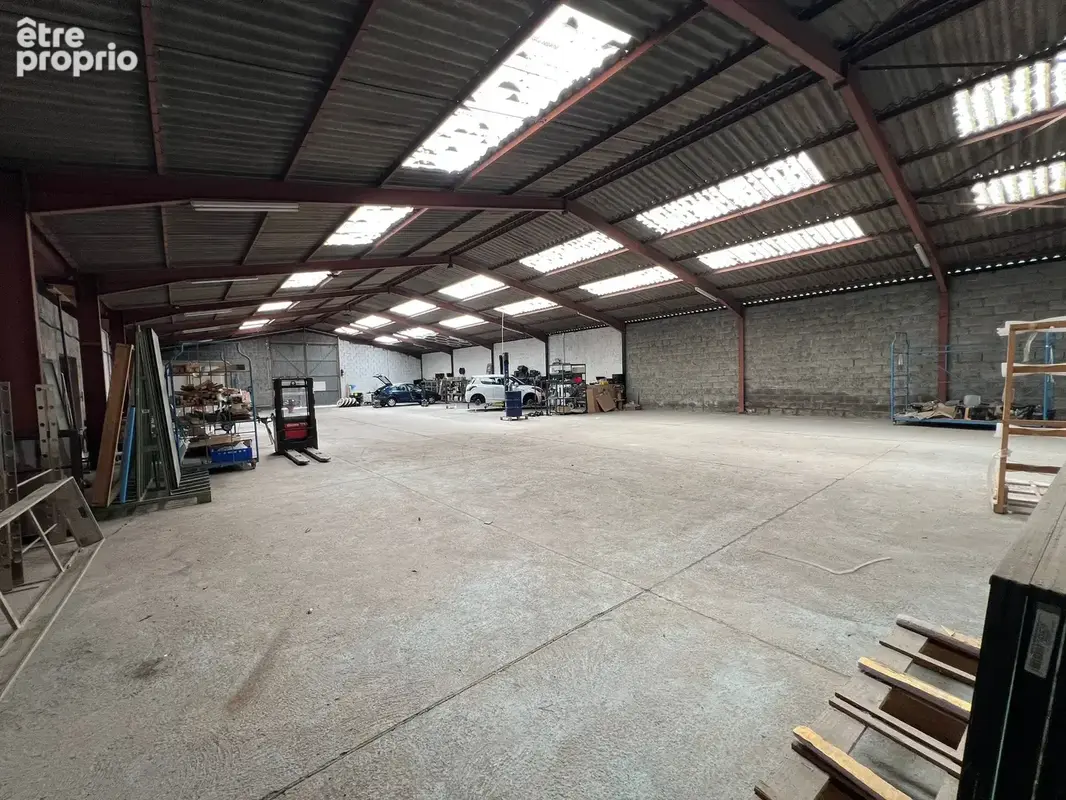 Local commercial de 600 m2   Emplacement premium sur axe passant à Colmar (Route de Bâle) - photo 2