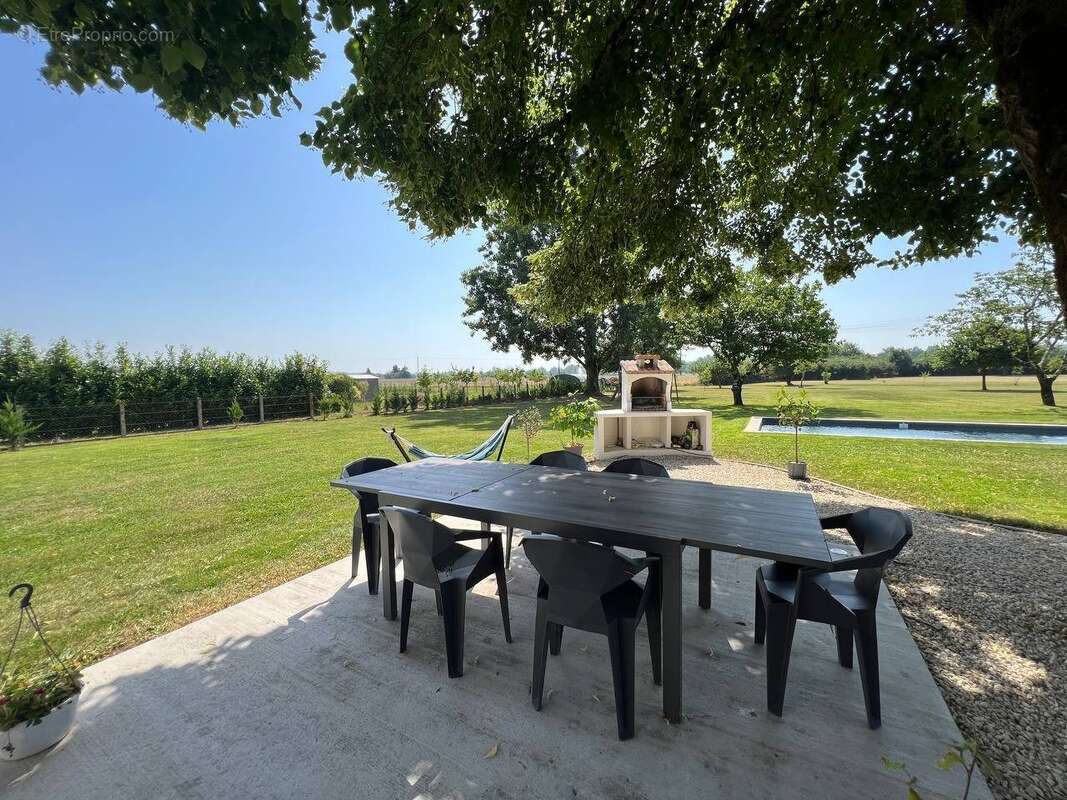 Maison à COURS-DE-PILE