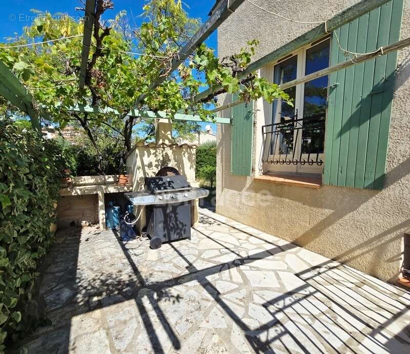 Maison à vendre 7 pièces LA CIOTAT (13) Garage, Terrain 1057 m2 - photo 3