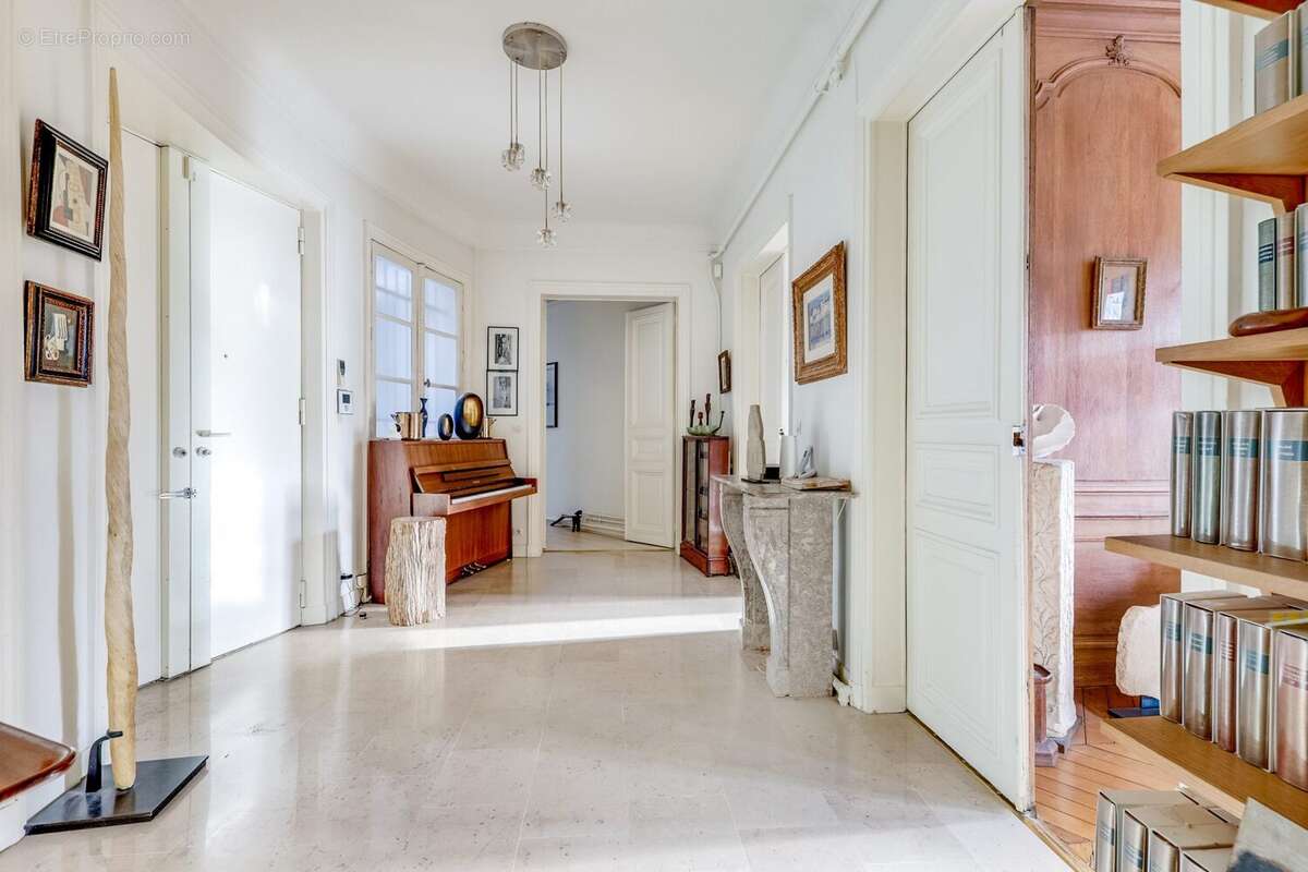Appartement à PARIS-8E