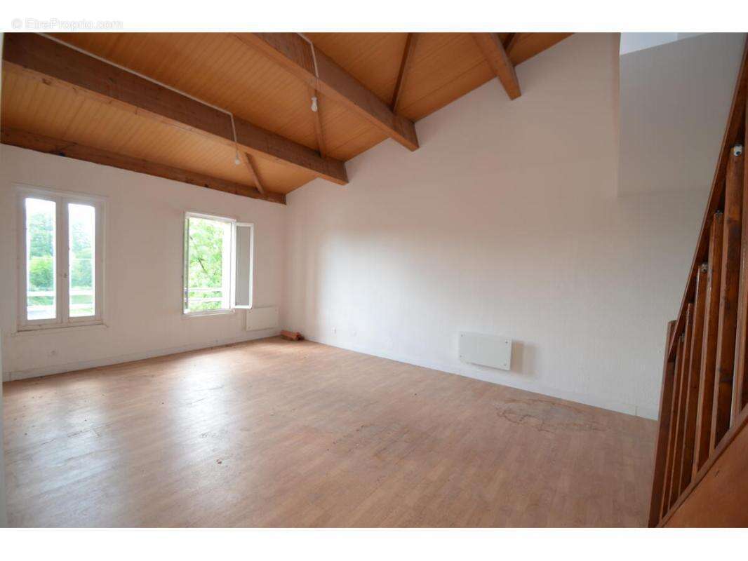 Appartement à COUTRAS