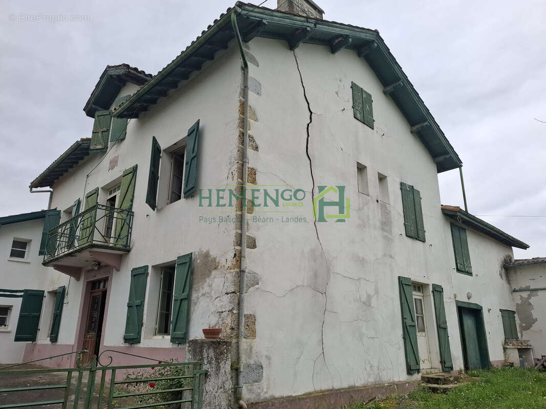 Maison à BUSSUNARITS-SARRASQUETTE
