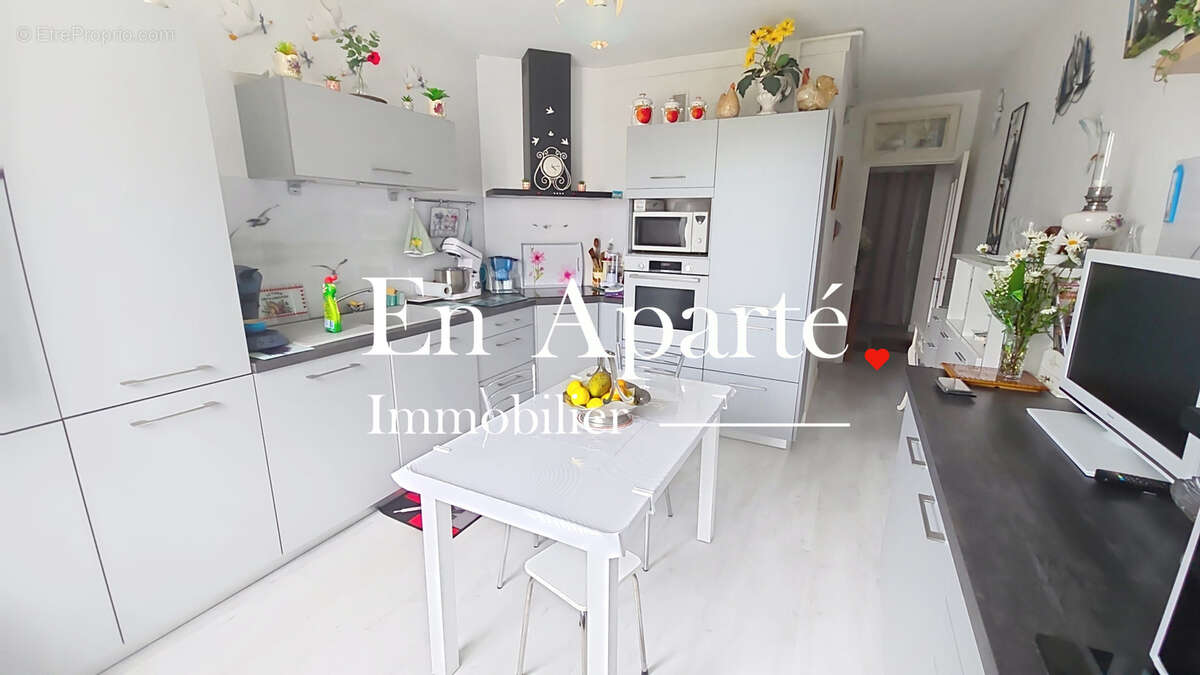 Appartement à DONVILLE-LES-BAINS