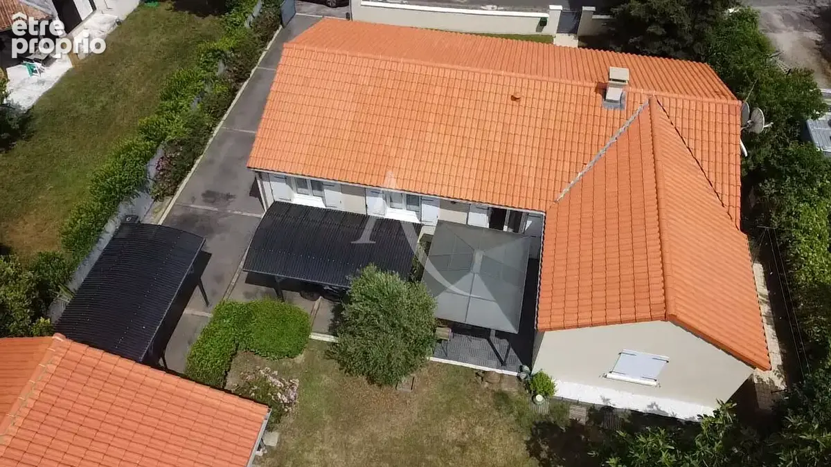 Maison de plain-pied 4 chambres avec jardin, garage et carports ? Bignoux - photo 2