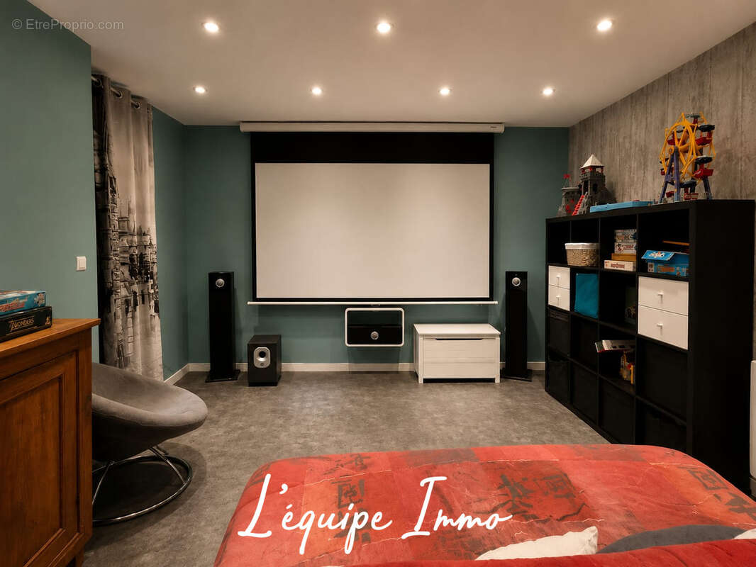Maison familiale 200m2 avec piscine garage et terrain attenant - photo 12