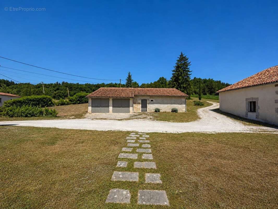 Charmante Propriété en Pierre avec Grange et Piscine ! - photo 18