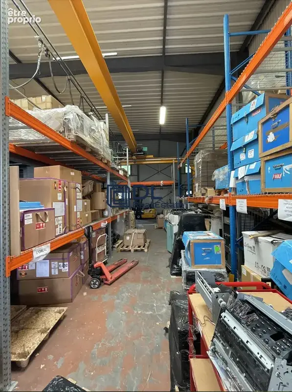 Commerce 1 850 m² à vendre à Voisins-Le-Bretonneux (78960) - photo 3
