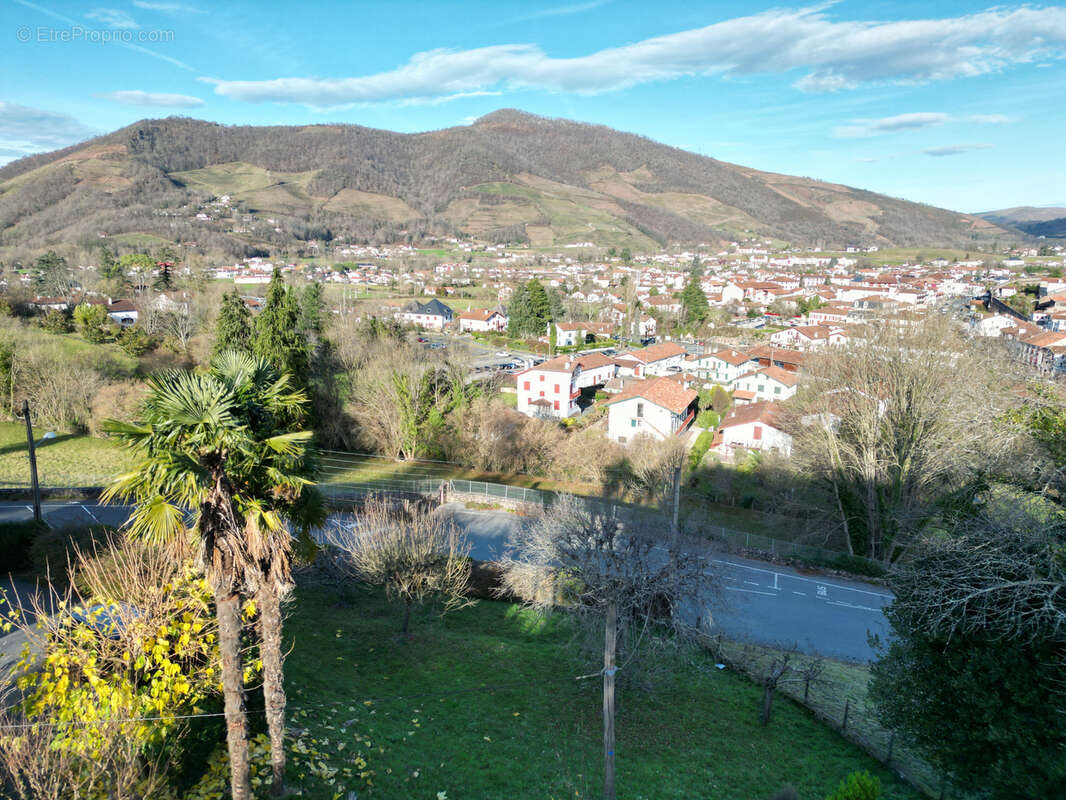 Terrain à SAINT-JEAN-PIED-DE-PORT