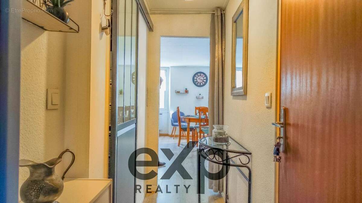 Appartement à VINS-SUR-CARAMY