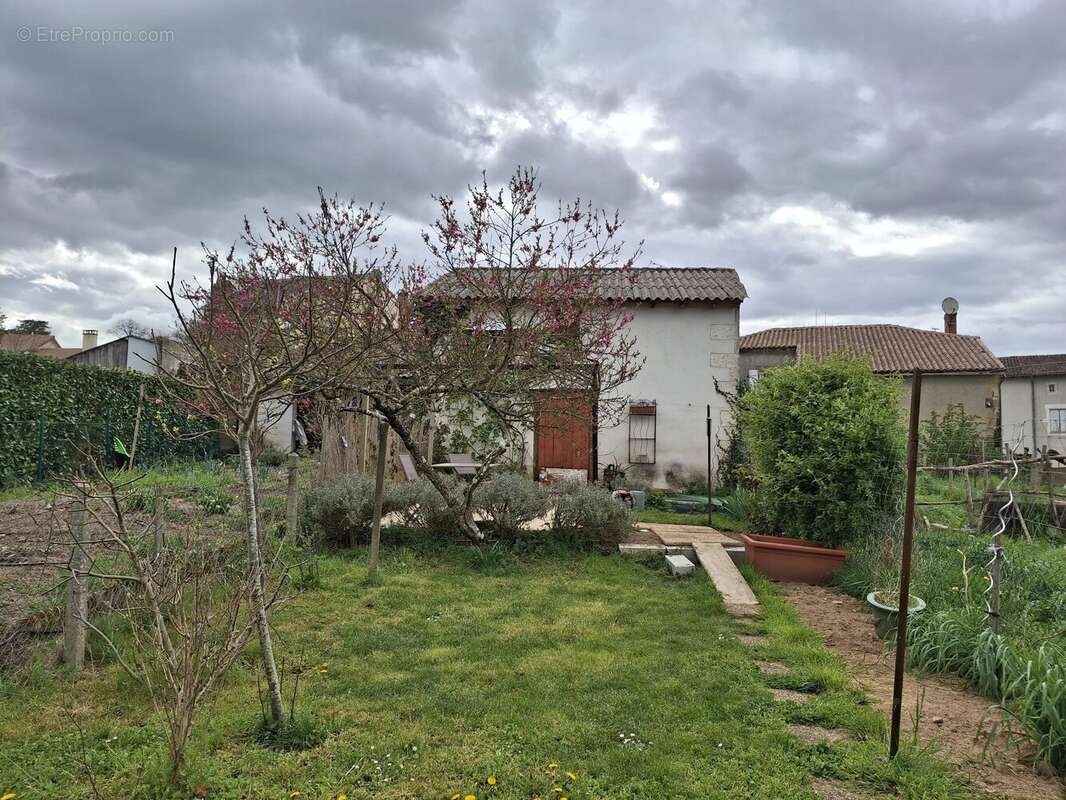 Maison à AVAILLES-LIMOUZINE
