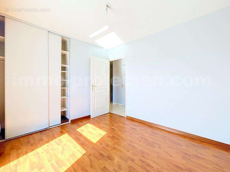 Appartement_T4_Annemasse_Proche_Genève_Ceva_tram_Suisse_investissement_hyper_centre_Séjour_cuisne_terrasse_ - Appartement à ANNEMASSE