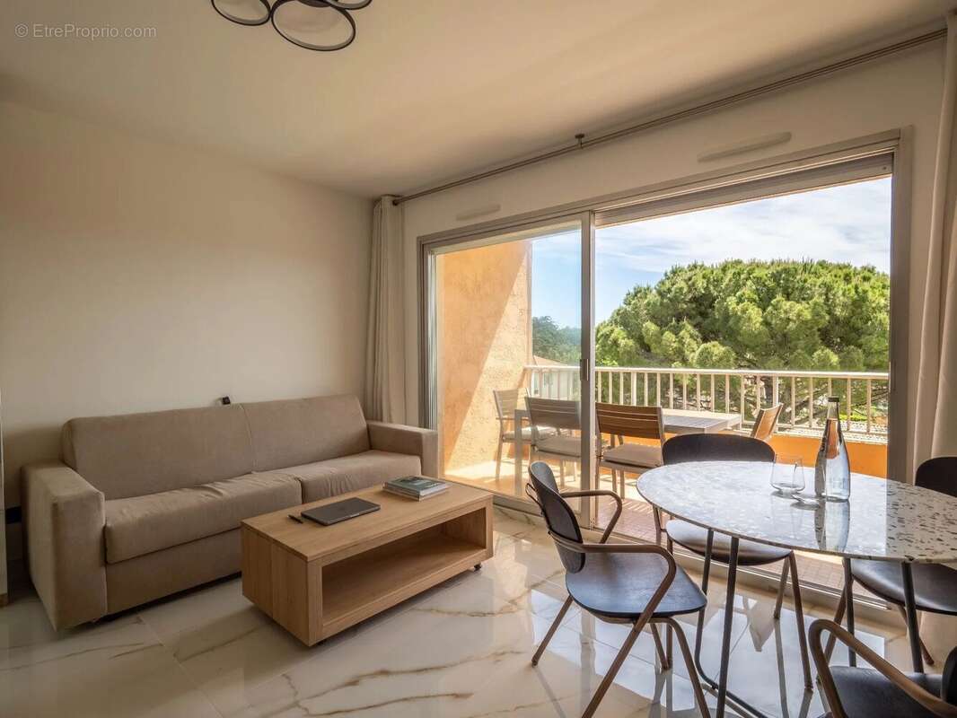 Appartement à VALLAURIS