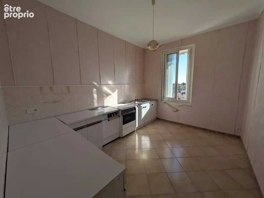 Vend maison de caractère de 280m2, grand garage, jardin, remise, 7 chambres à Magalas - photo 18