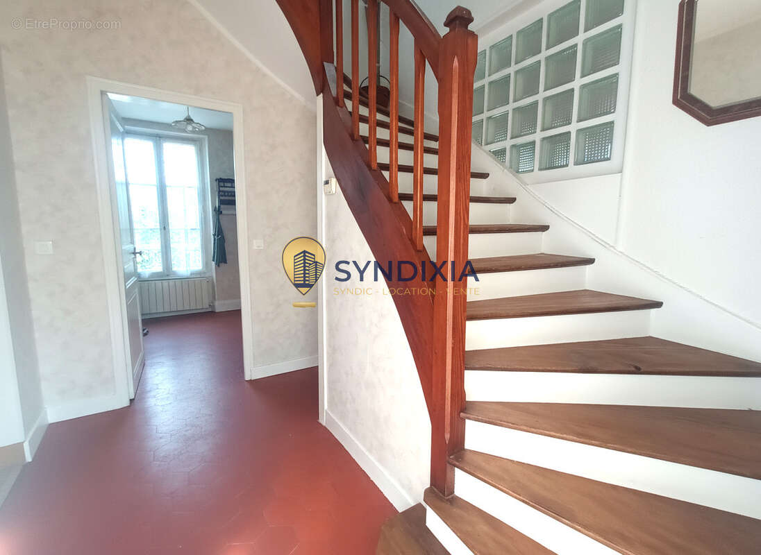 DREUX  À deux pas de la gare, découvrez cette charmante maison individuelle. - photo 5