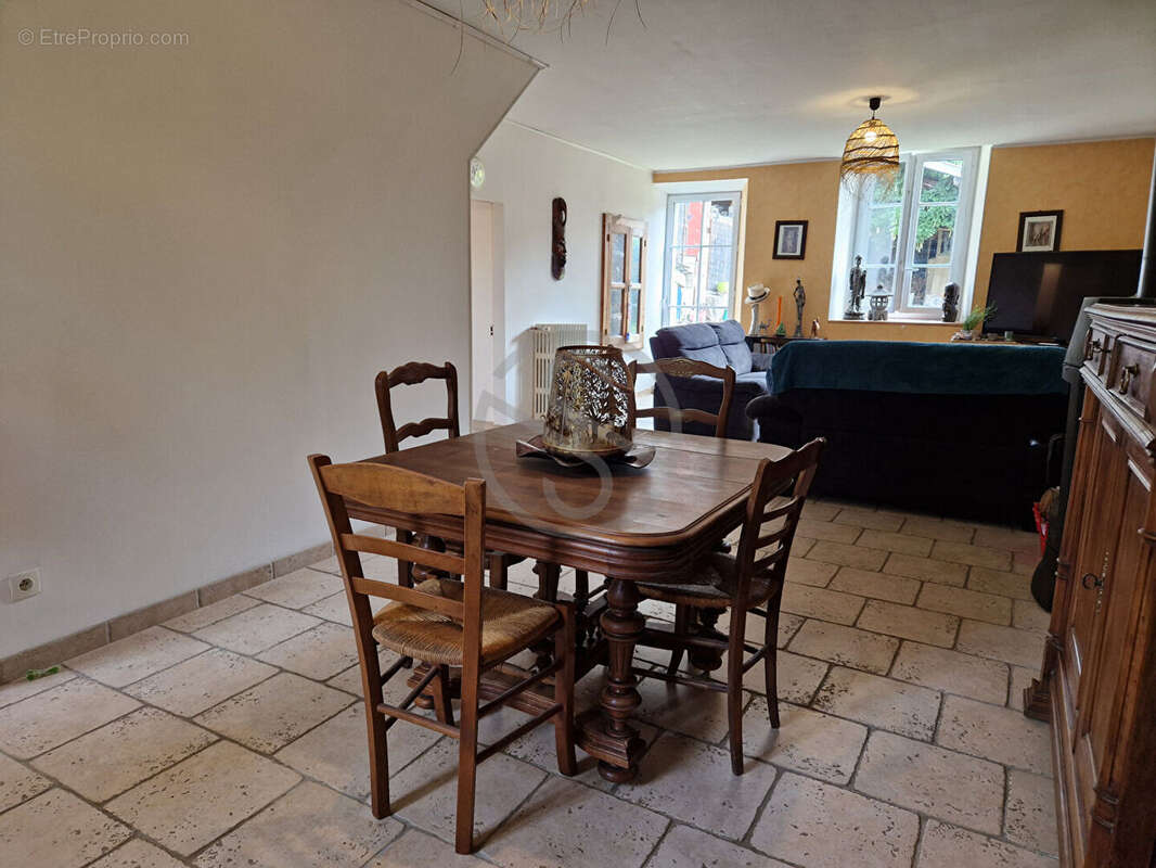 Grande propriété de 135 m2 avec dépendances - photo 9
