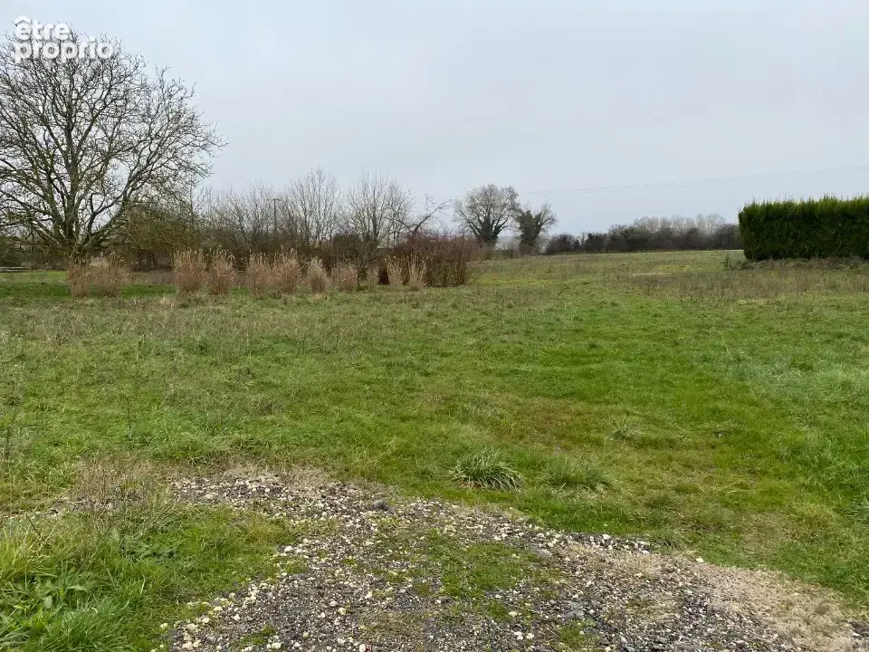 Terrain 989 m² à Champagne  - photo 2