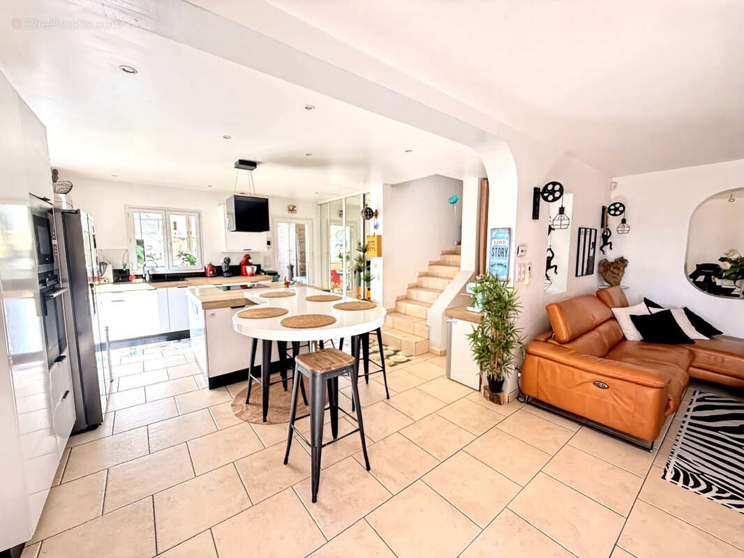 Maison à BORMES-LES-MIMOSAS