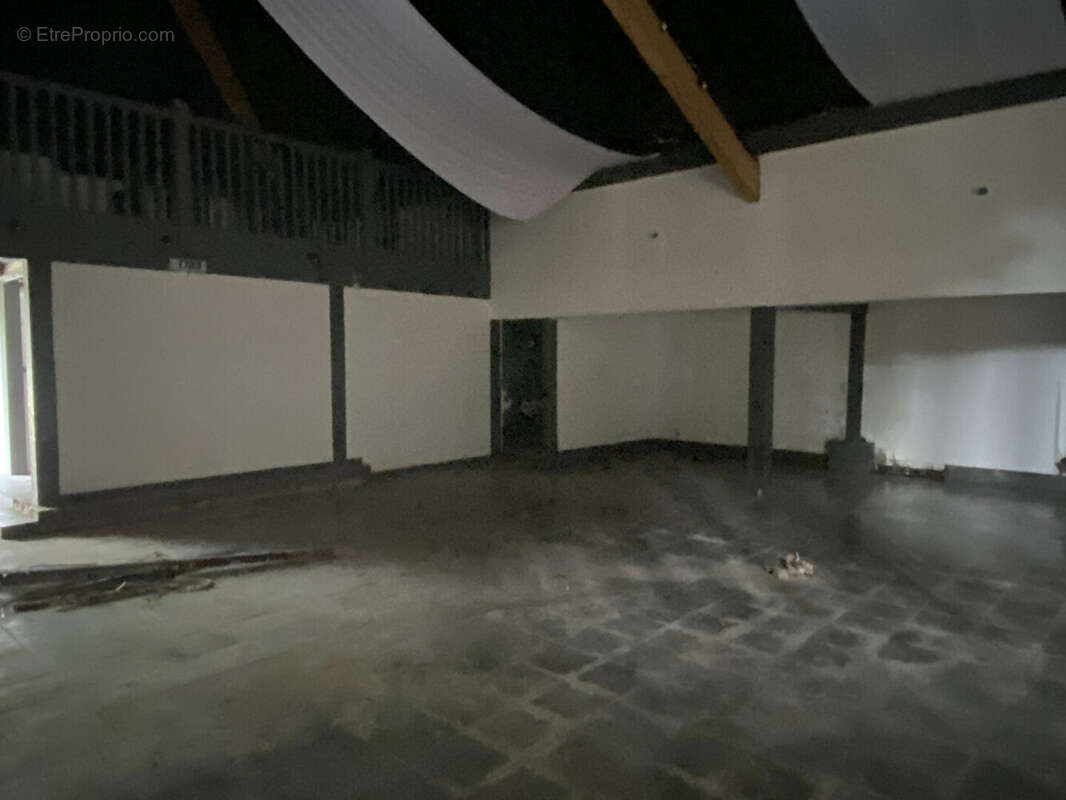 Commerce 545 m² à Sauvagnon  - photo 4