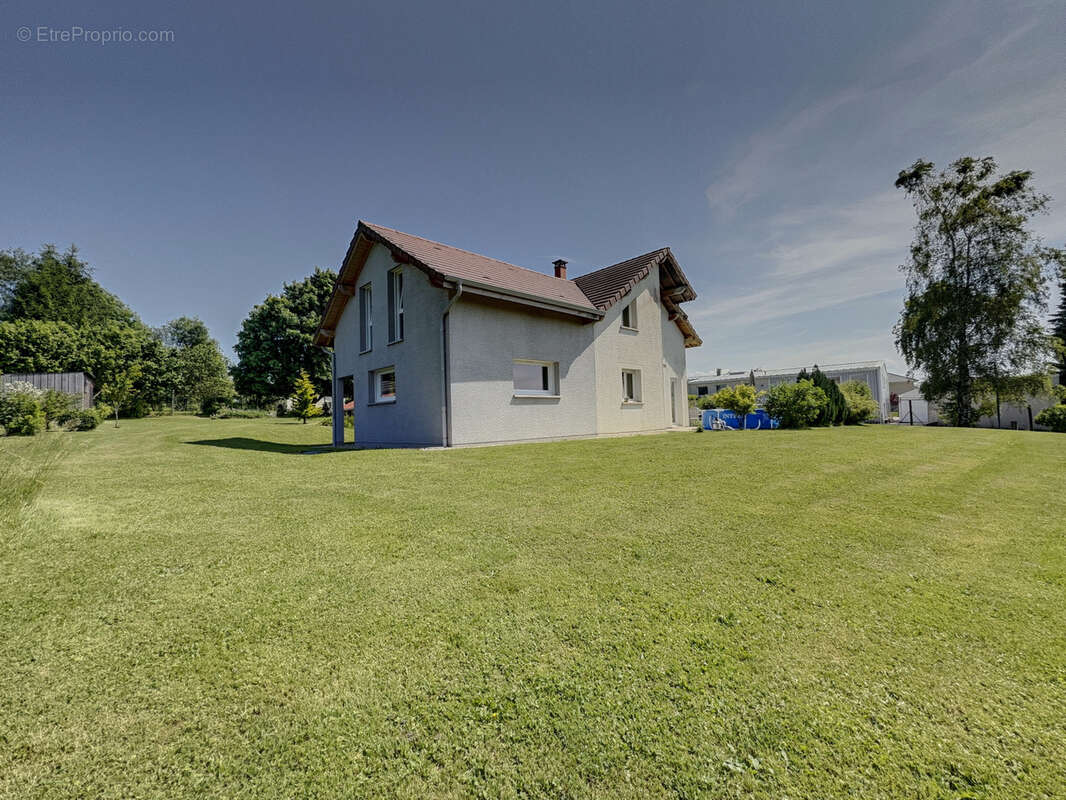Maison à LES ECORCES