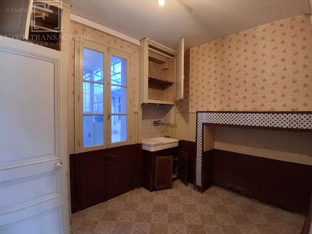 Maison à JAVERLHAC-ET-LA-CHAPELLE-SAINT-ROBERT