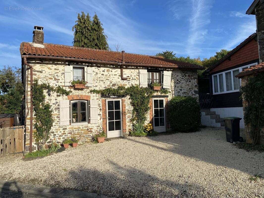 Maison à BUSSIERE-POITEVINE