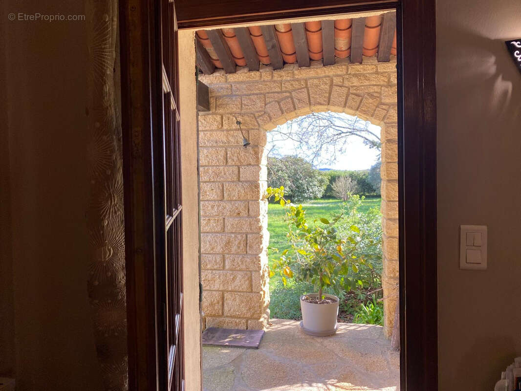 Maison à SAINT-QUENTIN-LA-POTERIE
