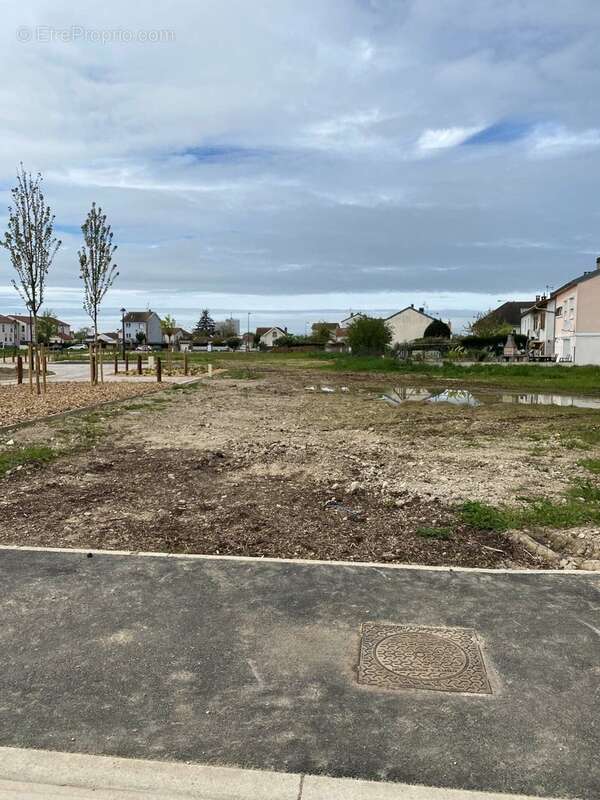 Terrain 557 m² à Saint-Dizier  - photo 2