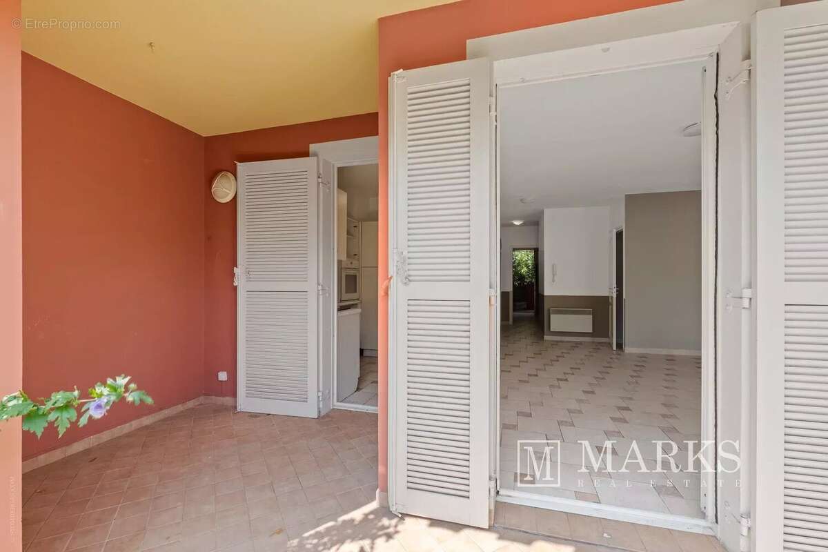 Appartement de 2 chambres avec terrasse, jardin et garage - photo 4