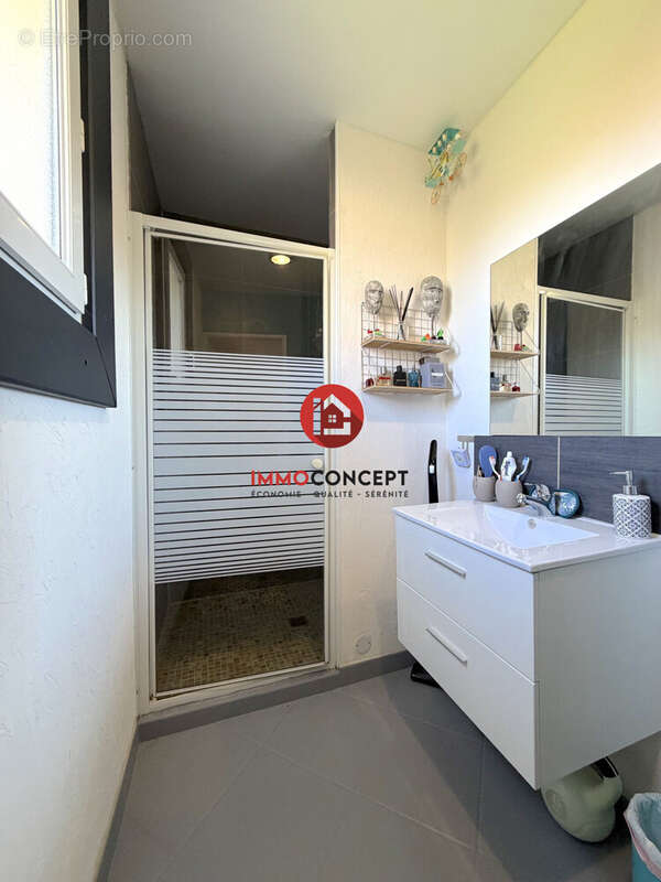 Maison à LAUDUN-L'ARDOISE