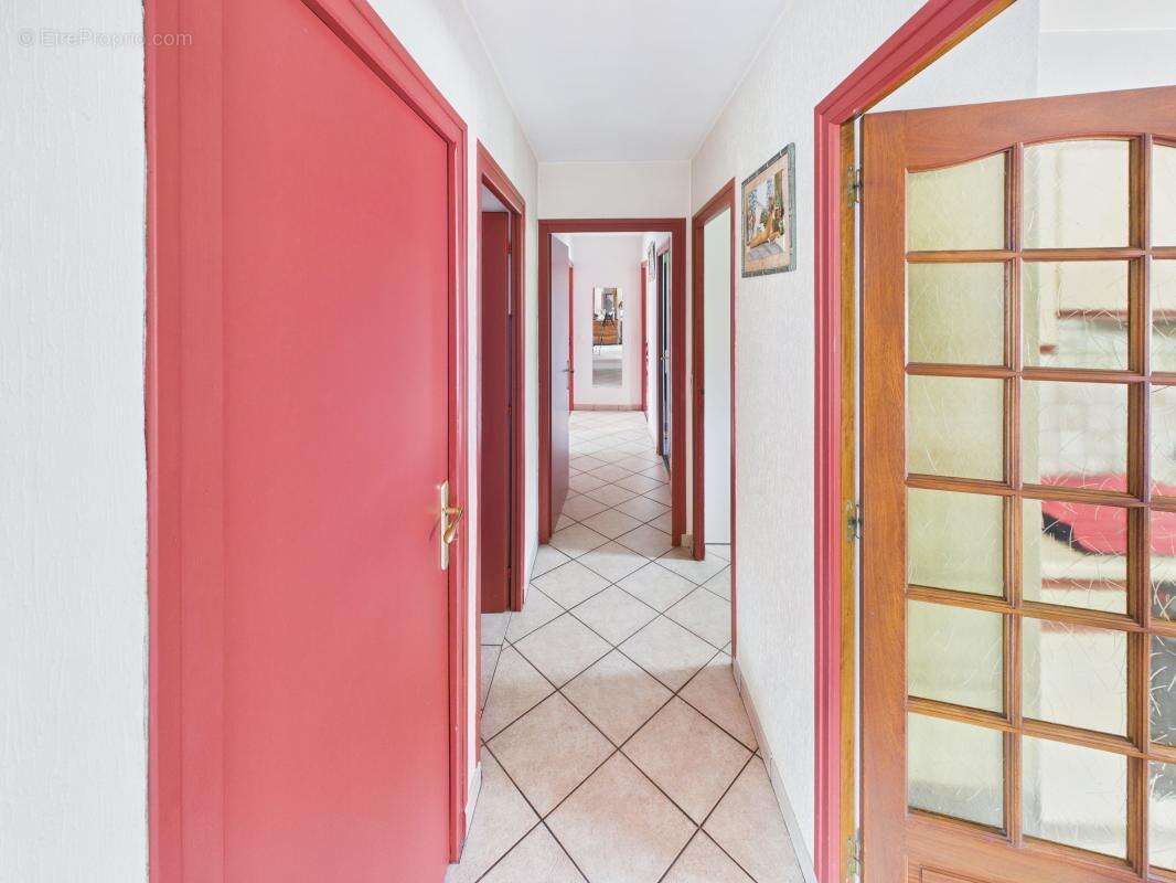 SAINT-JEOIRE-PRIEURÉ - Maison individuelle de plain-pied sur terrain de 1760 m² - photo 9