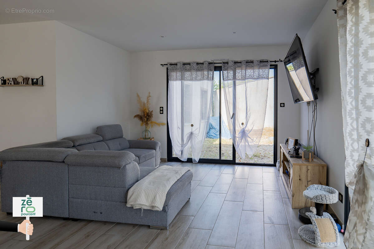 Maison à CHAMPAGNE-LES-MARAIS