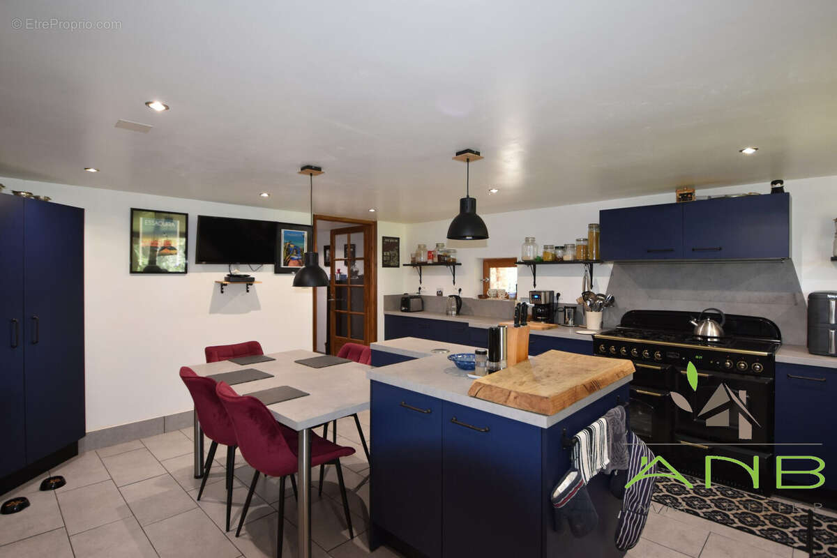 Maison 215 m² à Massignac  - photo 5