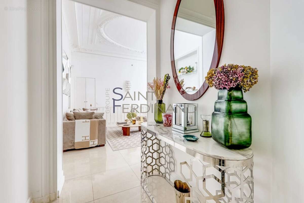 Appartement à PARIS-16E