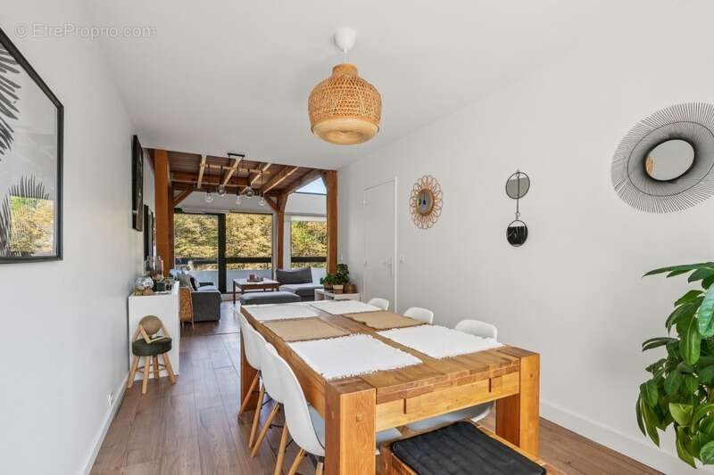 Appartement à LE COUDRAY-MONTCEAUX