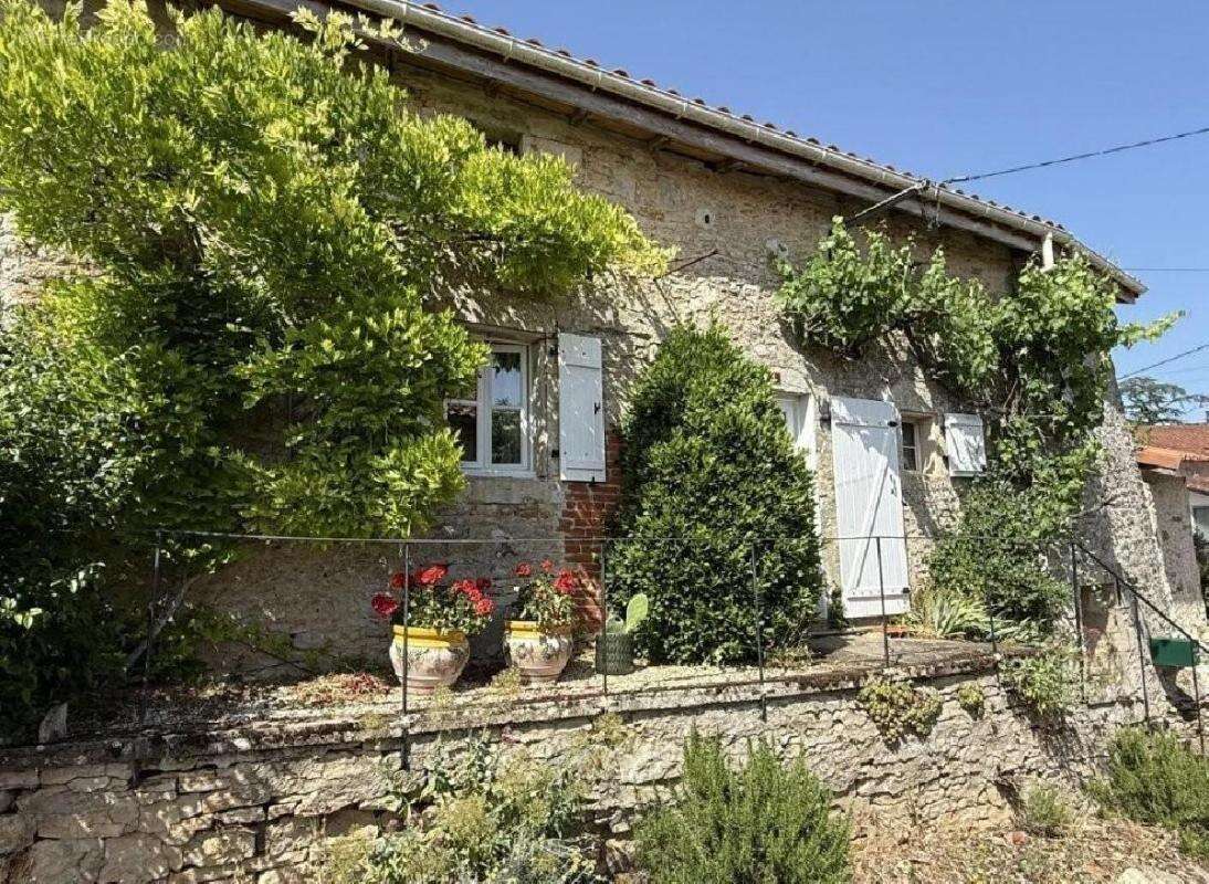 Maison à NANTEUIL-EN-VALLEE