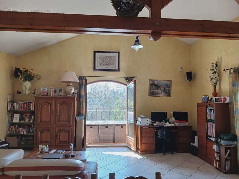 Maison à VIC-LE-COMTE