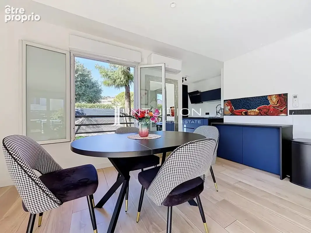 Golfe-Juan : Vaste appartement rez-de-jardin dans un immeuble de standing avec piscine - photo 8