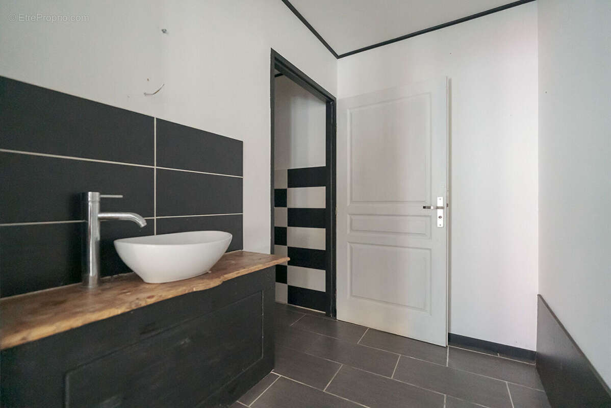 Commerce à CARCASSONNE